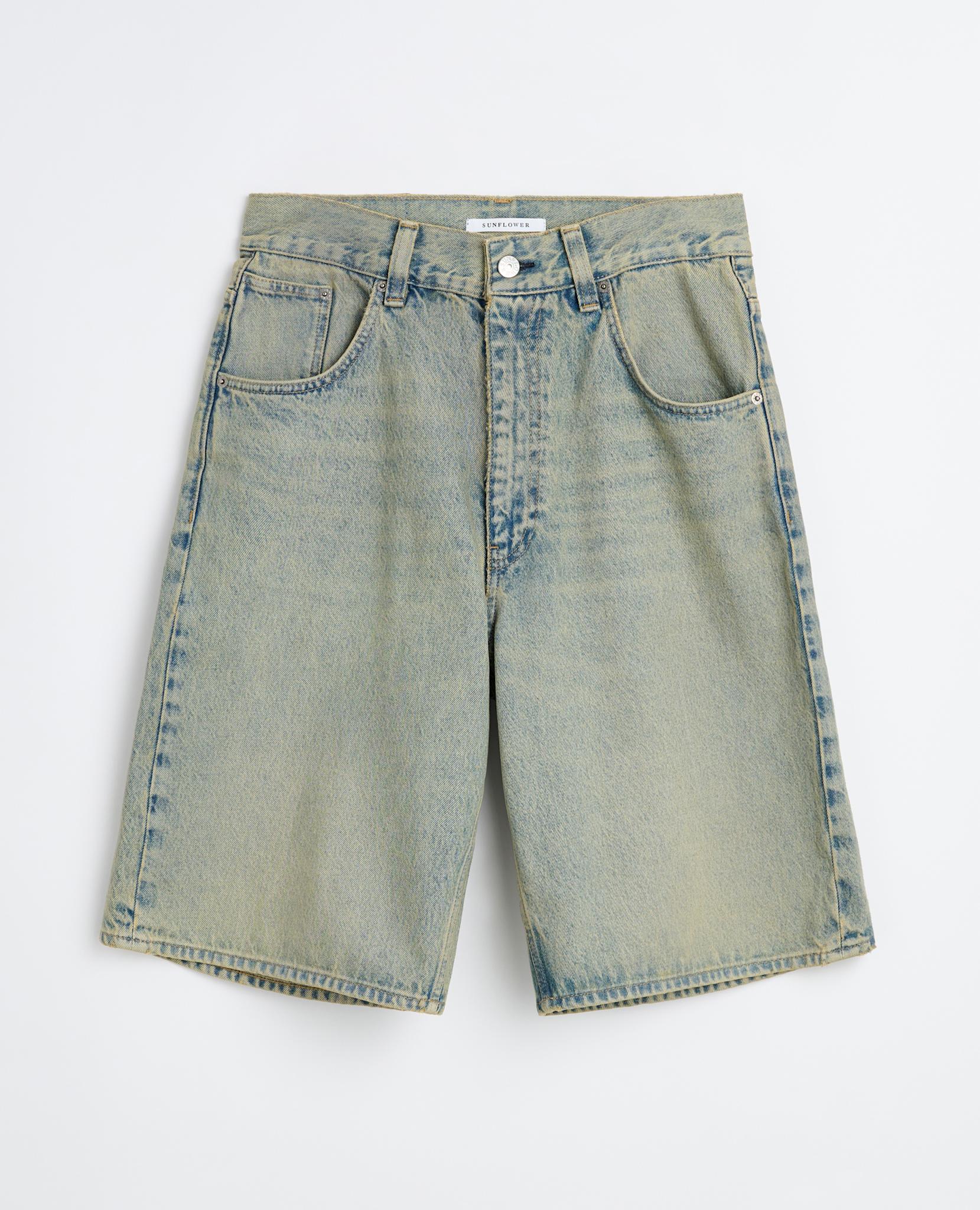 Super Wide Short